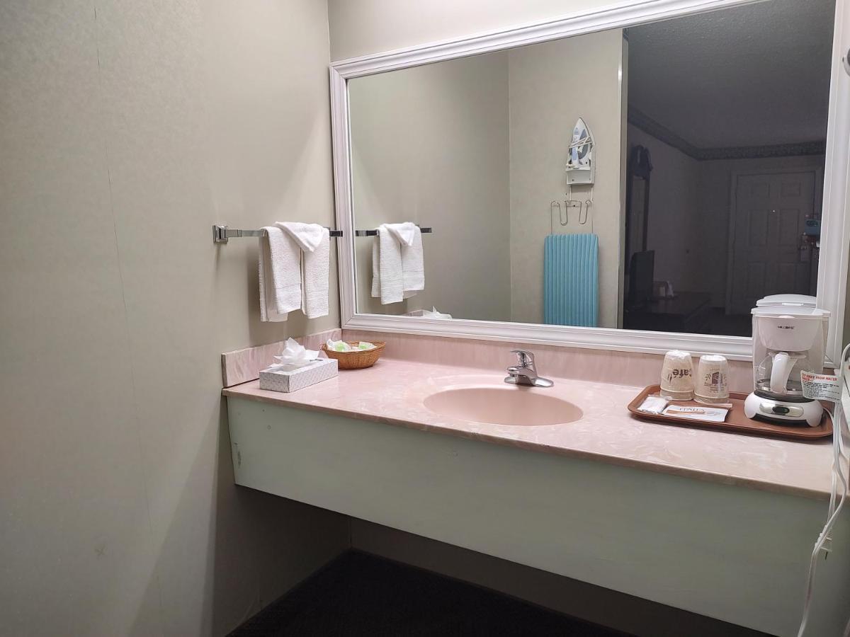 Hilltop Inn & Suites, Near Foxwoods Casino نورث ستونينغتون المظهر الخارجي الصورة