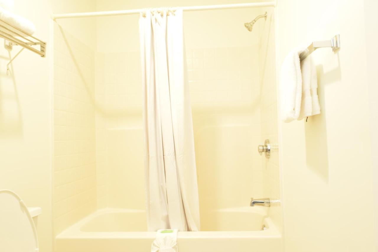Hilltop Inn & Suites, Near Foxwoods Casino نورث ستونينغتون المظهر الخارجي الصورة